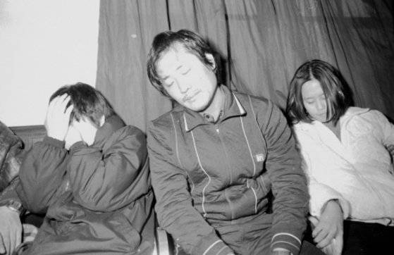 '이윤상군 유괴살해 사건'의 주범 주영형과 두 공범이 구치소로 송치되고있다. 중앙포토