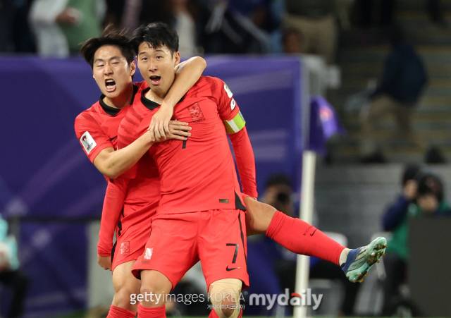 손흥민(오른쪽)과 이강인. /게티이미지코리아