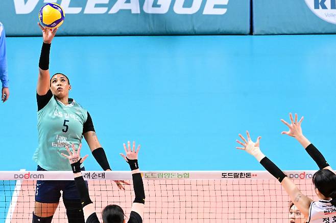 공격 중인 GS 지젤 실바. KOVO 제공