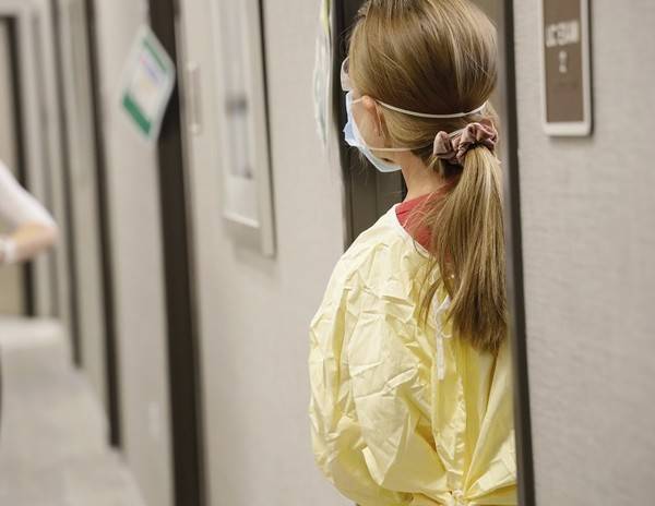 미국 아이다호주 프라이머리헬스 병원에서 의료보조원(PA)이 다음 환자를 부르고 있다. [사진=뉴시스]