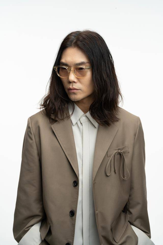 가수 김범수는 제주살이를 하며 머리카락을 길렀다. 영엔터테인먼트 제공