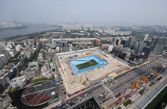 서울 강남구 삼성동 현대차 신사옥인 글로벌 비즈니스 센터(GBC) 부지 일대. 당초 105층 계획을 바꿔 50층 내외로 낮춘다. [연합뉴스]