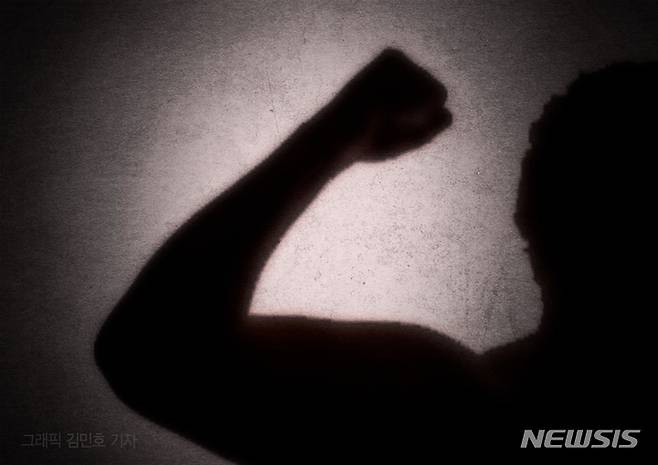 [서울=뉴시스] 남자친구가 있는 여성에게 합석을 제안했다가 항의를 받자 시비를 걸고 커플을 폭행한 식당 주인 등 30대 남성 3명이 집행유예를 선고받았다. 2024.02.22. photo@newsis.com