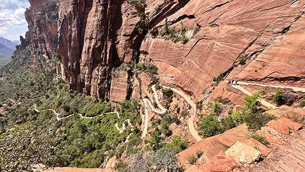 22개의 스위치백이 어어지는 월터 이글스 구간은 그늘 한 점 없이 뜨겁기만 하다.