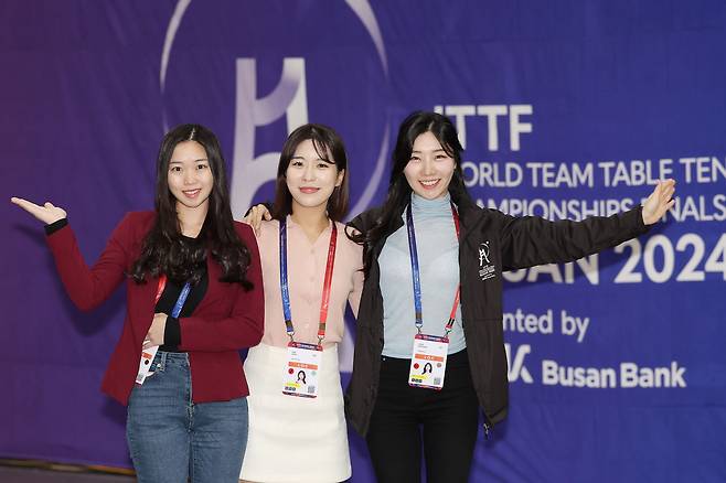 2024 단체전 부산세계탁구선수권대회 진행을 맡은 SPP 영어 아나운서. 장우주(왼쪽부터), 박예림, 동수항 아나운서. /부산세계탁구선수권 조직위