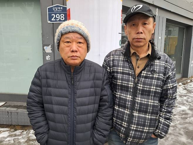 안종환(오른쪽)씨는 진실화해위의 도움으로 유일한 피붙이인 형 안종태씨를 만났다. 두 사람은 22일 오전 함께 진실화해위를 방문했다. 고경태 기자