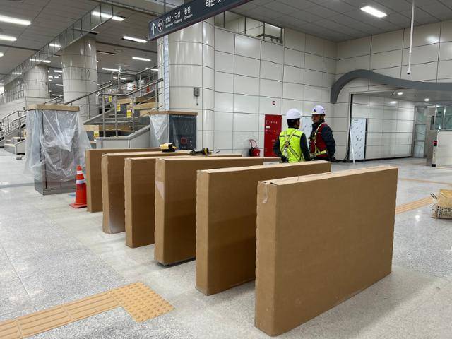 SRT 수서역을 거쳐 진입한 GTX-A 수서역 역사에서 막바지 공사가 진행 중이다. 현재 공정률은 97% 수준이다. 김민호 기자