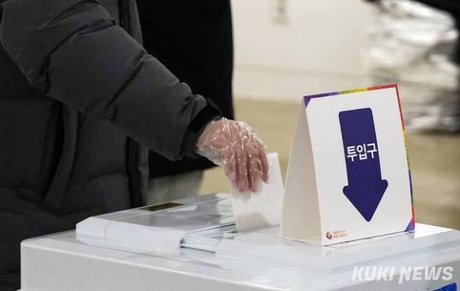 투표하는 시민들. 쿠키뉴스 자료사진