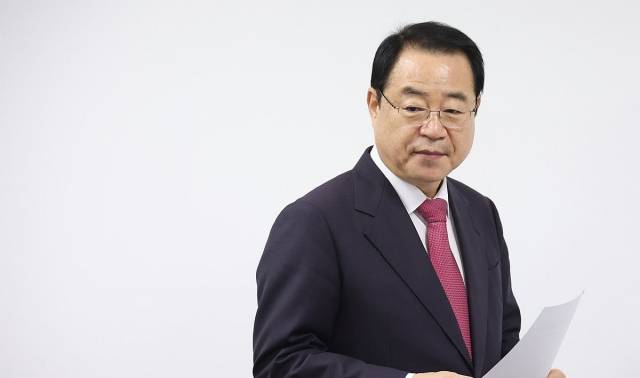 국민의힘 정영환 공천관리위원장이 23일 여의도 당사에서 제12차 공관위 회의 결과를 발표하기 위해 입장하고 있다.