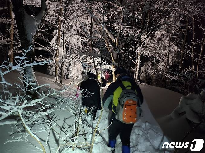 폭설 쌓인 선자령서 등산객 11명 고립.(강원도소방본부 제공) 2024.2.24/뉴스1