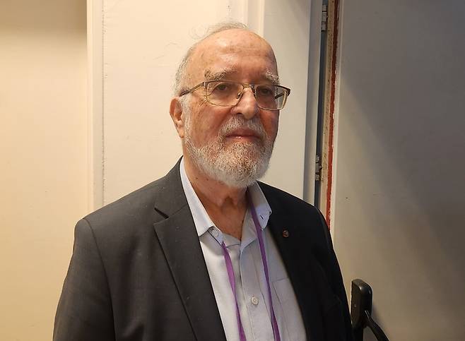 지난 5일 이스라엘 텔아비브대에서 열린 AI 컨퍼런스 ‘AI데이’에서 만난 아이작 벤 이스라엘 텔아비브대 융합 사이버 연구 센터(ICRC) 대표의 모습. [사진=김상준 기자]