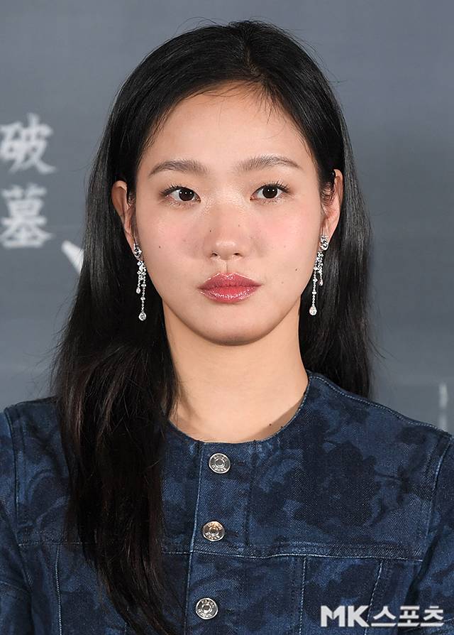 배우 김고은이 20일 오후 서울 강남구 메가박스 코엑스에서 열린 영화 ‘파묘’ 언론 시사회에 참석하고 있다.