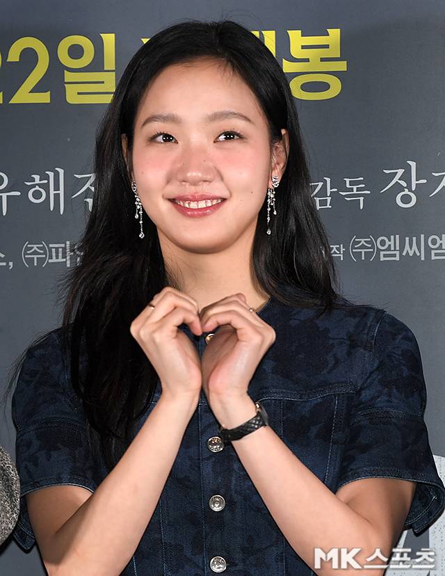 배우 김고은이 20일 오후 서울 강남구 메가박스 코엑스에서 열린 영화 ‘파묘’ 언론 시사회에 참석하고 있다.