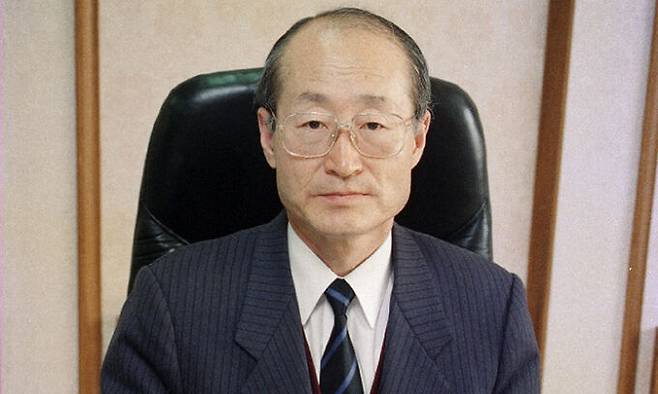 김영일(1940∼2024) 전 헌법재판소 재판관. 판사 시절 12·12 및 5·18 사건으로 기소된 전두환·노태우&nbsp;전 대통령 1심 재판을 맡았고, 헌법재판관이 된 뒤로는 노무현 전 대통령 탄핵심판 사건 심리에 참여하는 등 유독 대통령들과 인연이 많았다. 세계일보 자료사진