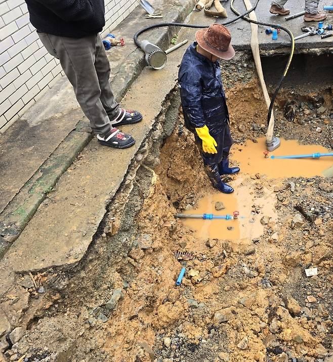 여수 쌍봉동 상수도관 파열 [여수시 제공. 재판매 및 DB 금지]