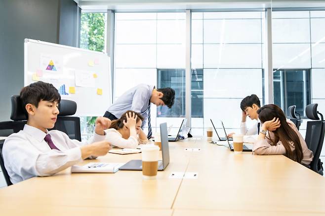 비효율적인 회의 시간이나 메신저 사용 줄이기는 집중력 상승에 도움이 된다. /사진=이미지투데이