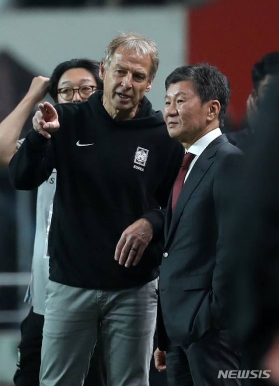 위르겐 클린스만 감독과 정몽규 대한축구협회장. /사진=뉴시스