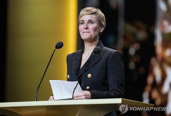 프랑수 배우 쥐디트 고드레슈(51) (파리 AP=연합뉴스) 23일(현지시간) 프랑스 파리에서 열린 세자르 영화상 시상식에서 배우 쥐디트 고드레슈가 발언하고 있다. 2024.02.26