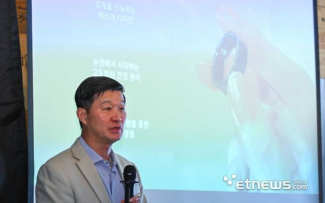 혼 팍 삼성전자 MX사업부 디지털 헬스팀장(상무)이 '삼성 헬스' 비전에 대해 브리핑을 진행하고 있다. 바르셀로나(스페인)=이동근기자 foto@etnews.com