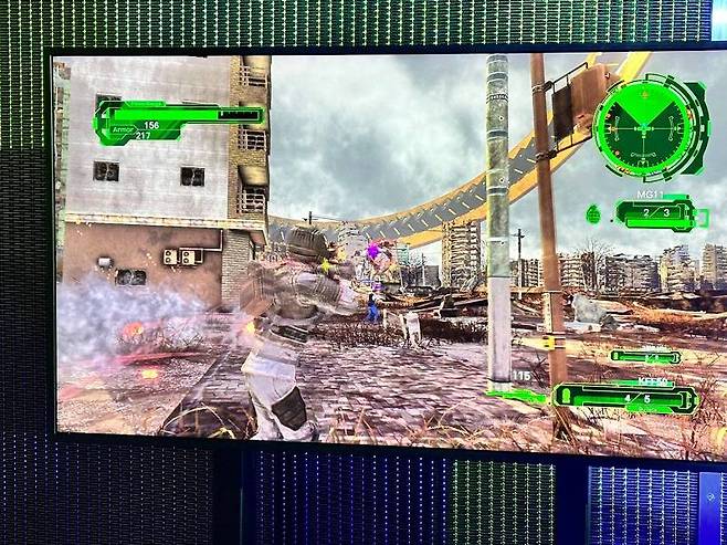 사방에서 밀려오는 외계인들과 싸우는 게임