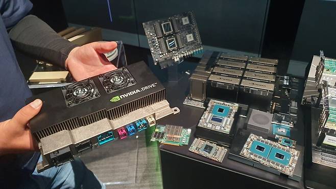 엔비디아의 다양한 AI 칩셋   사진 : 최진석 특파원