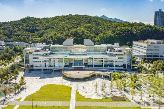 경기도가 '스타트업 천국 경기도'를 만들기 위해 2026년까지 1조 원 규모의 경기도 G-펀드를 조성 추진하는 가운데 올해 1500억원을 추가 조성할 계획이다. 사진은 경기도북부청. / 사진제공=경기북부청