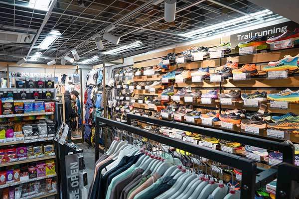 러닝, 트레일러닝 관련 장비도 많다.