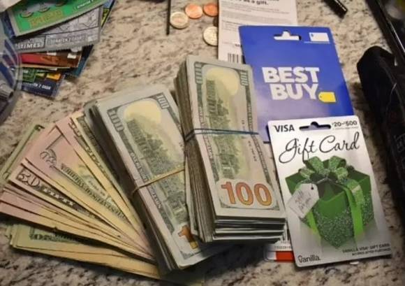 성매매 조직을 운영한 한인 남성의 집에서 발견된 증거물들