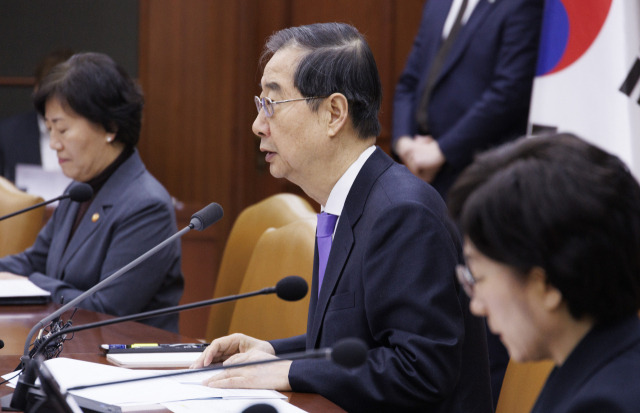 한덕수 국무총리가 27일 오전 서울 종로구 정부서울청사에서 열린 국정 현안 관계 장관회의에서 모두발언을 하고 있다. 연합뉴스