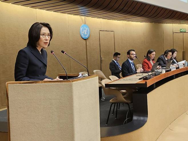 유엔 군축회의서 연설하는 강인선 외교부 2차관 (제네바=연합뉴스) 안희 특파원 = 26일 유엔 제네바사무소에서 열린 유엔 군축회의 고위급 회기 전체회의에서 강인선 외교부 2차관이 연설하고 있다. prayerahn@yna.co.kr 2024.2.26.