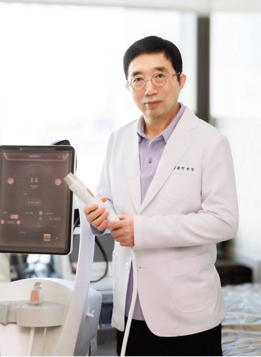 큐브성형외과 김환익 원장.