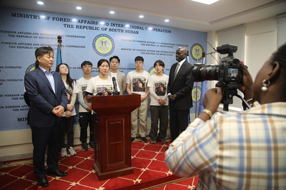 이태석 리더십 학교 학생들이 남수단 국영방송을 통해 소개됐다./사진=이태석 재단