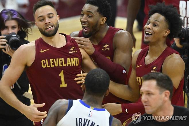 역전 결승포를 터뜨린 클리블랜드 스트러스(1번) [로이터=연합뉴스] Mandatory Credit: David Richard-USA TODAY Sports