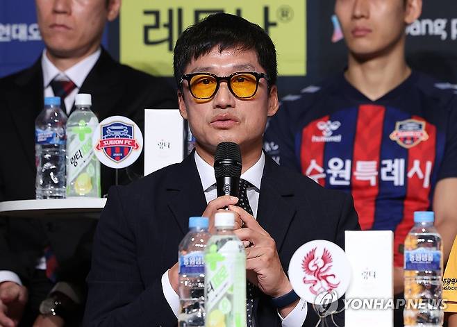 2024시즌 출사표 던지는 이정효 광주 FC 감독 (서울=연합뉴스) 김성민 기자 = 이정효 광주FC 감독이 26일 오전 서울 중구 플라자호텔에서 열린 2024 K리그 개막 미디어데이 행사에서 이번 시즌 출사표를 던지고 있다. 2024.2.26 ksm7976@yna.co.kr