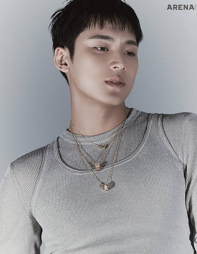 (위부터) 옐로 골드 소재의 미니 비제로원 네크리스 299만원·옐로 골드 소재에 다이아몬드를 파베 세팅한 비제로원 네크리스 1120만원·옐로 골드 소재에 다이아몬드를 파베 세팅한 비제로원 네크리스 1780만원 모두 불가리 제품.