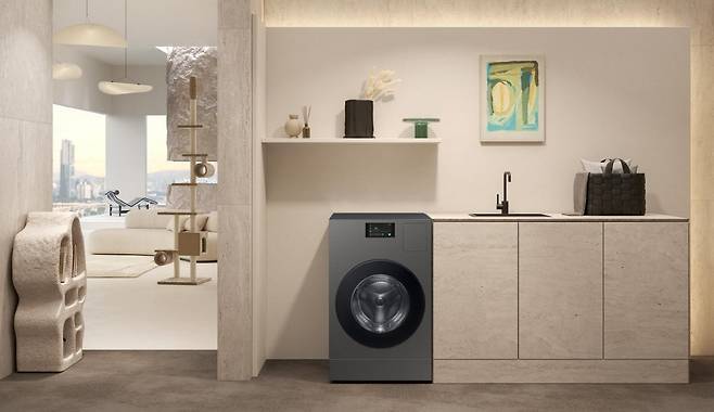 삼성전자가 이달 24일 출시한 인공지능(AI) 세탁건조기 ‘비스포크 AI 콤보’가 사흘 만에 판매량 1000대를 돌파했다. 삼성전자 제공