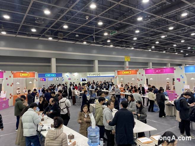 GS리테일이 최근 서울 양재동 aT센터에서 ‘제25회 GS25 상품 트렌드 전시회’를 진행하고, 보양식 경쟁력을 높이겠다며 소개했다. 사진=GS리테일 제공