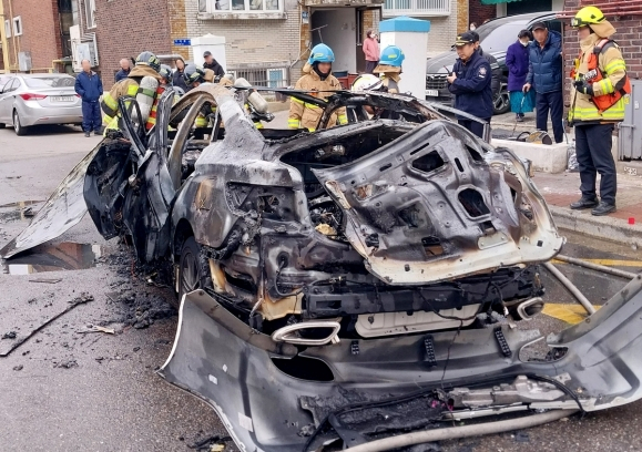 This photo shows a burnt car that was abandoned in Seo-gu, Incheon, Tuesday. (Incheon Fire Service)