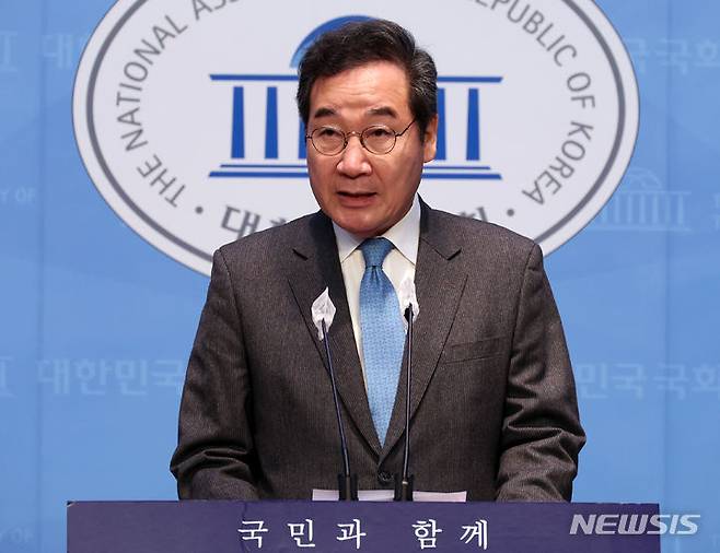 [서울=뉴시스] 이영환 기자 = 이낙연 새로운미래 공동대표가 29일 오전 서울 여의도 국회 소통관에서 인재영입 발표에 앞서 현안 관련 기자회견을 하고 있다. 2024.02.29. 20hwan@newsis.com