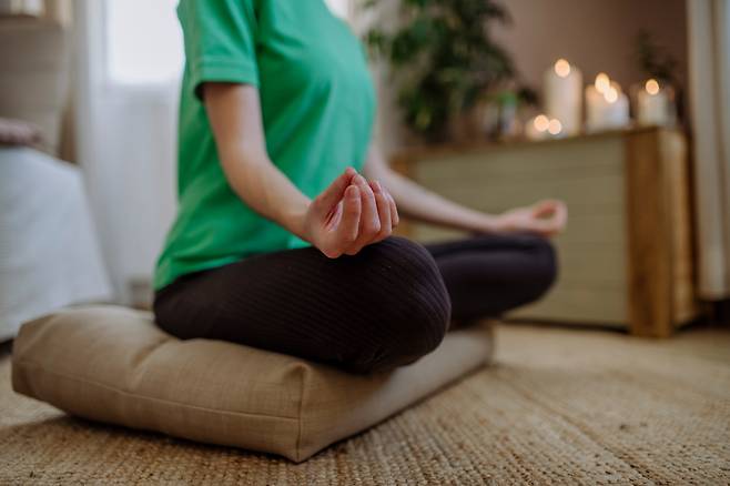 쿤달리니 요가가 알츠하이머병 위험이 높은 노년 여성의 뇌 건강을 강화하는 데 도움이 된다는 연구 결과가 나왔다./사진=클립아트코리아