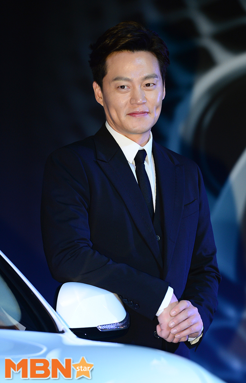 신체 중요 부위 사진을 요구하고 잠수 이별을 했다는 ‘배우 L씨’로 지목된 배우 이서진이 루머를 강력 부인했다. 사진=DB