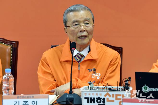 개혁신당 김종인 공천관리위원장 26일 서울 여의도 국회에서 열린 제 6차 최고위원회의에서 발언을 하고 있다. 윤창원 기자