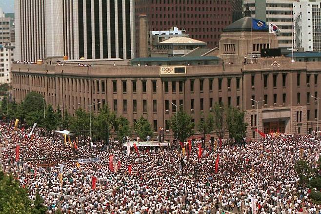 서울시청 앞 1987년 '6월 민주항쟁' 전경. 출처 : 서울정보소통광장