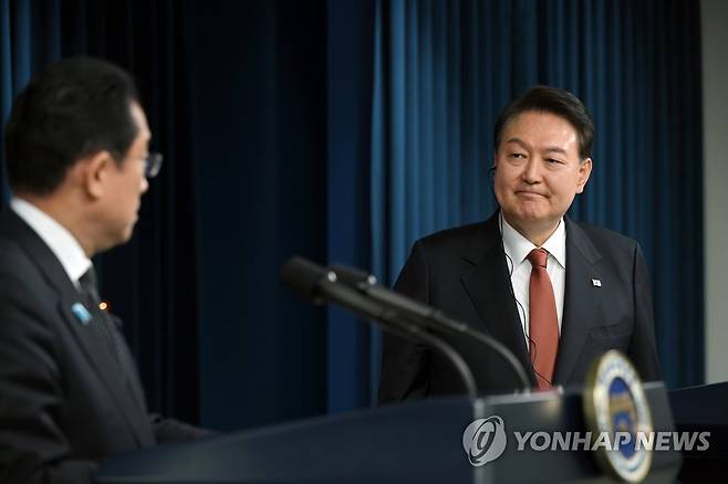 윤석열 대통령과 기시다 후미오 일본 총리 [연합뉴스 자료사진]