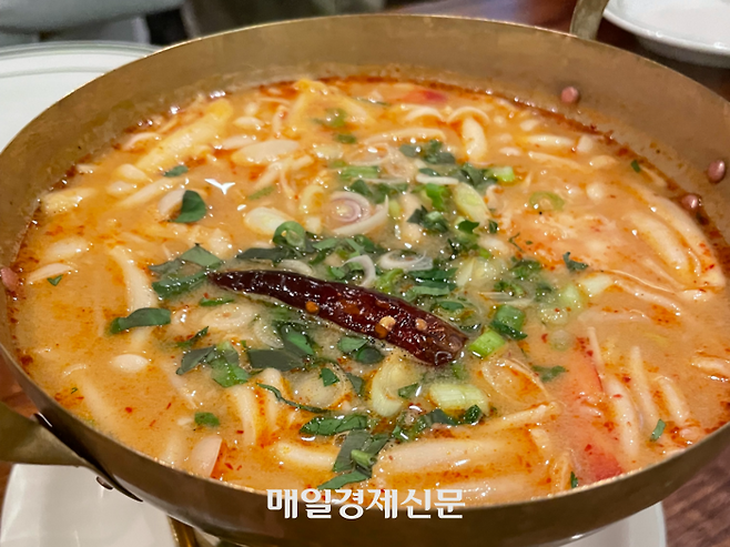 똠양궁(Tom Yum Goong Hot Pot)