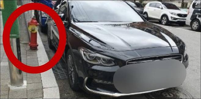 지난 1월 25일 A씨가 안전신문고에 신고한 소화전 불법주차 현장 [제보자 A씨 제공]