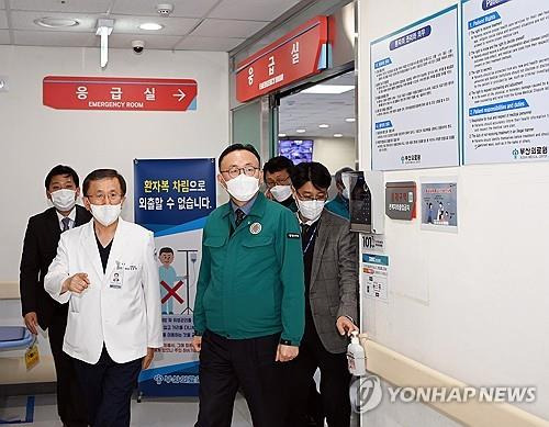 이한경 행정안전부 재난안전관리본부장(가운데) [연합뉴스 자료사진]