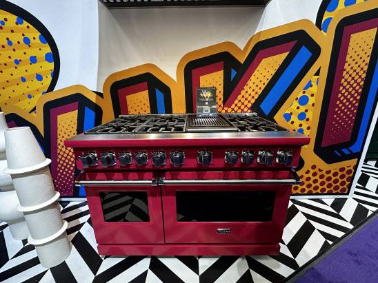 미 라스베이거스에서 열린 KBIS에 전시된 바이킹의 레인지. 전기로 열을 내는 인덕션이 없고, 가스 기반의 전통적 레인지다. (사진=김상윤 특파원)