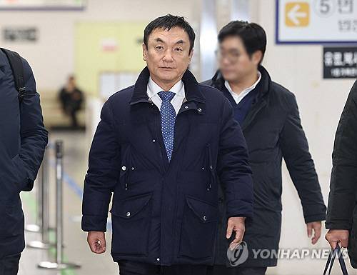 ▲ 도이치모터스 주가 조작 의혹 사건으로 1심에서 징역형이 선고된 권오수 전 회장이 지난 1월 9일 오후 서울 서초구 서울고등법원에서 열린 2심 공판에 출석하고 있다. 연합뉴스