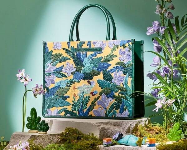 스타벅스코리아가 ‘도도새 작가’로 알려진 김선우 작가와 협업한 상품. 사진=스타벅스코리아